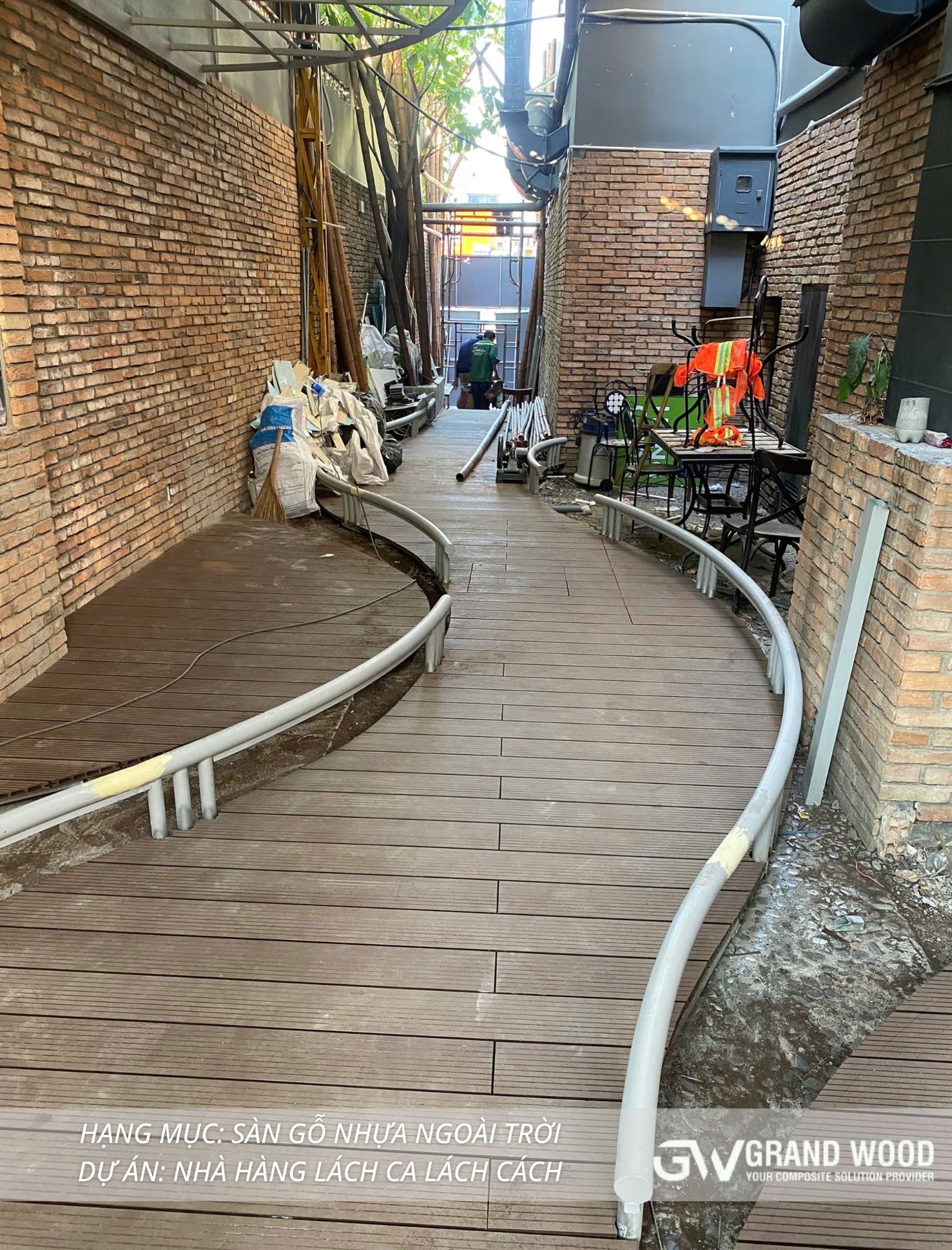 Sàn Gỗ Nhựa Ngoài Trời Xu Hướng Kiến Trúc Bền Vững Cho Không Gian Nhà Hàng Hiện Đại