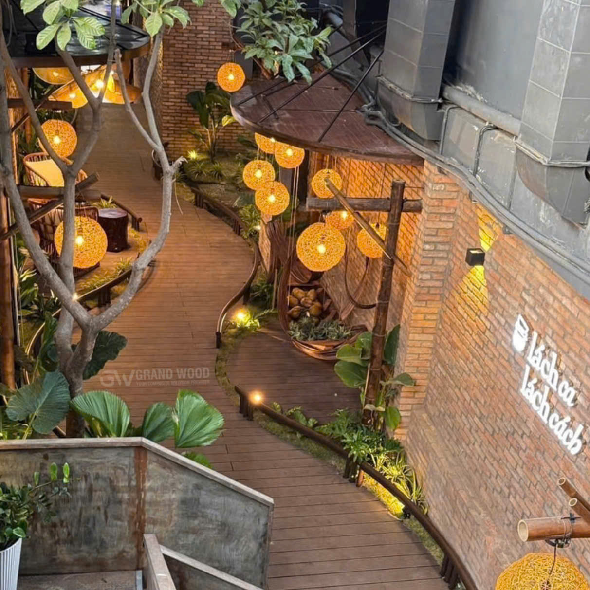 Thi Công Lối Đi Gỗ Nhựa Grand Wood Phong Cách Vintage