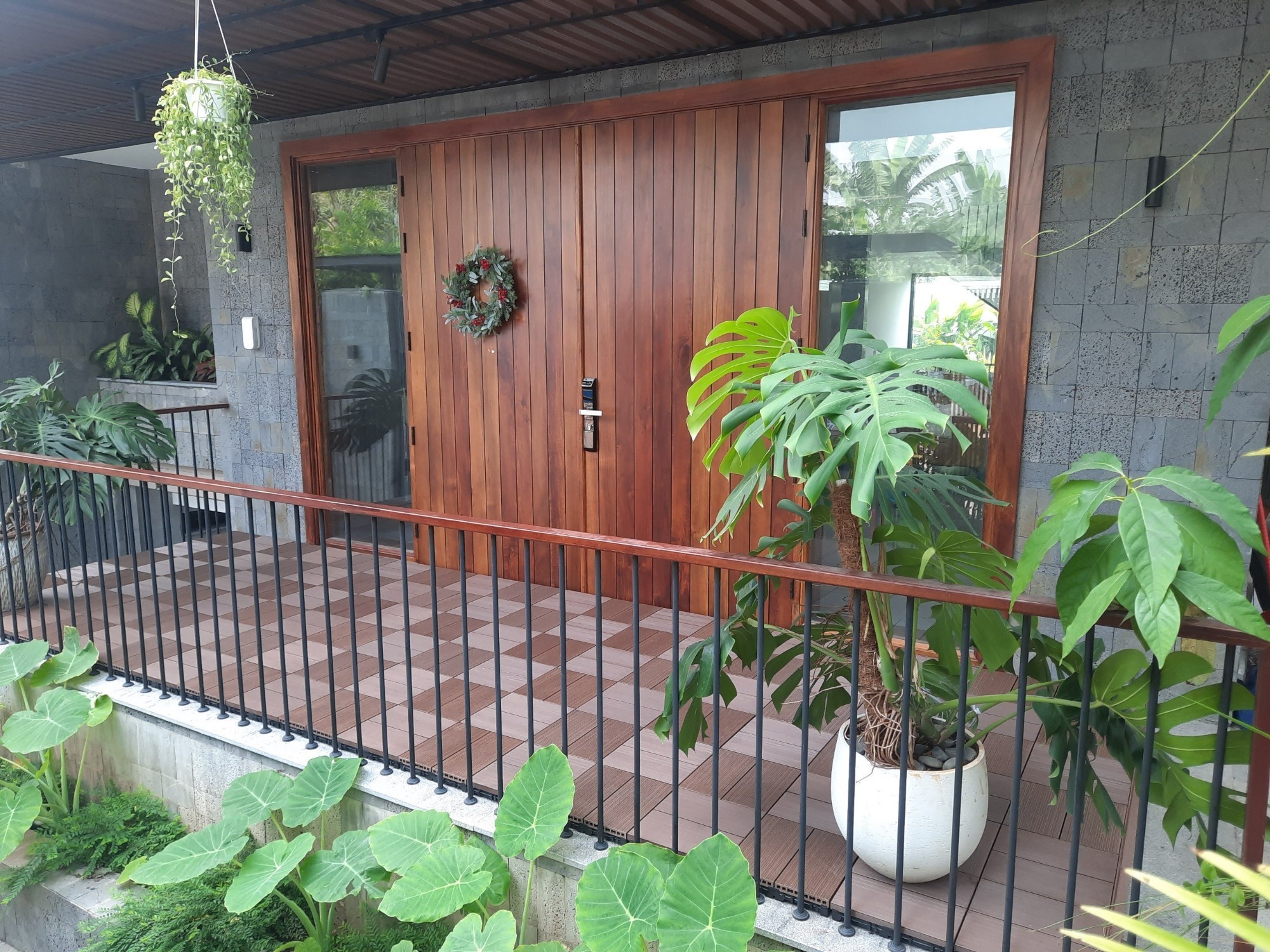 LÀM ĐẸP KHÔNG GIAN NGOÀI TRỜI VỚI GRAND WOOD