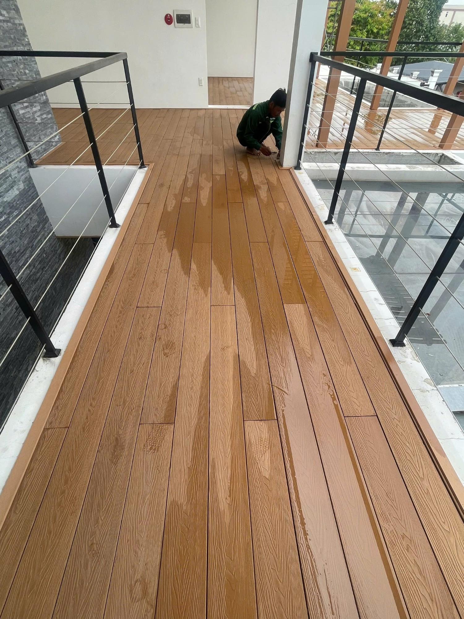 Sàn 3D NT 4 Lỗ Vuông Màu Teak – Giải Pháp Nâng Tầm Không Gian Ngoài Trời Sang Trọng Và Đẳng Cấp