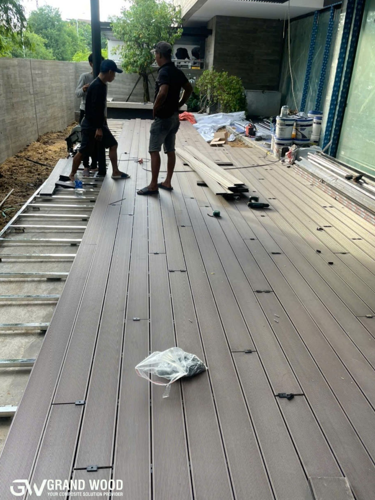 Sàn Ngoài Trời Composite – Giải Pháp Hoàn Hảo Cho Biệt Thự Villa 68 Và Xu Hướng Kiến Trúc Hiện Đại