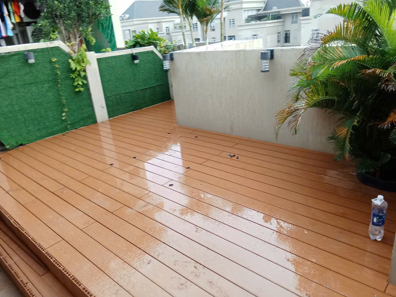 Sàn Nhựa Giả Gỗ Ngoài Trời – Giải Pháp Vật Liệu Bền Đẹp Cho Không Gian Mở Hiện Đại