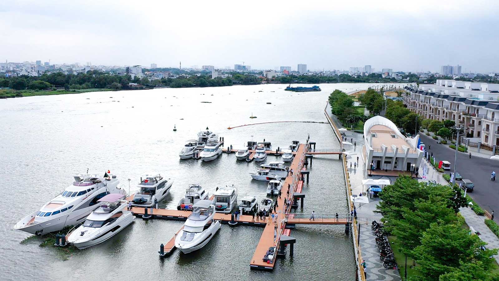 ben_duthuyen_vanphuc_royal_marina_1